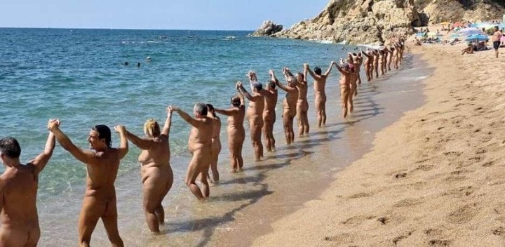 En Catalogne, les nudistes veulent reconquérir leurs plages