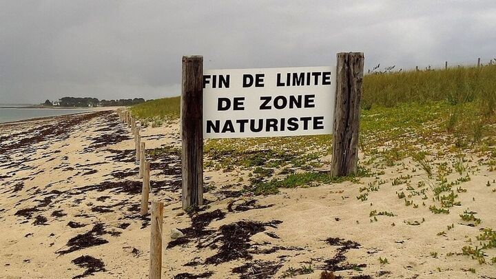 Le naturisme, laboratoire des tensions touristiques : comment co