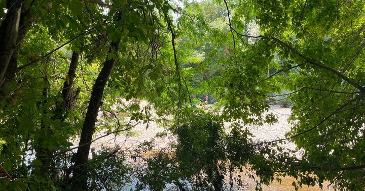 Le camping naturiste du château de Fereyrolles, refuge "à l'anci