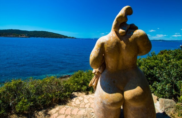 Tout nus, tout bronzés : comment la France s’impose en leader mo